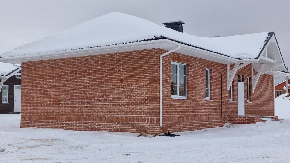 thumb_1-2-petrovskij-shtandart-krasnyj