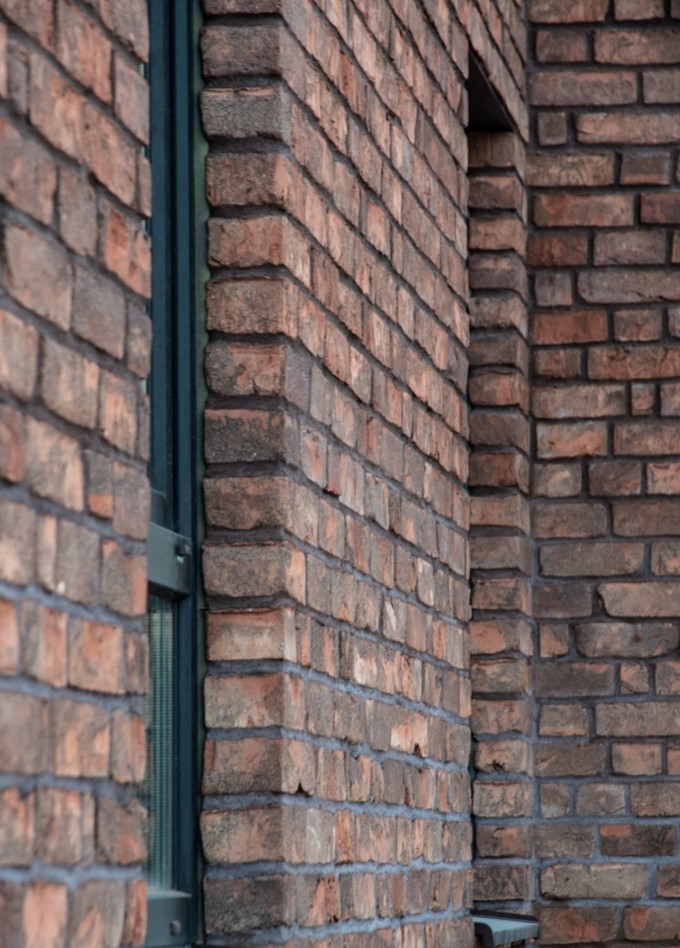 thumb_petrovskij-shtandart-cherno-krasnyj